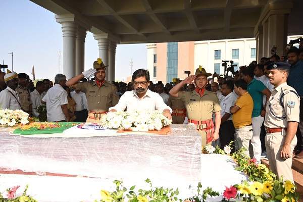 झारखंड विधानसभा में रखा गया जगरनाथ महतो का पार्थिव शरीर, रवींद्र नाथ महतो और CM ने दी श्रद्धांजलि