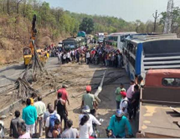 रामगढ़ घाटी में भीषण सड़क हादसा, National Highway पूरी तरह से जाम