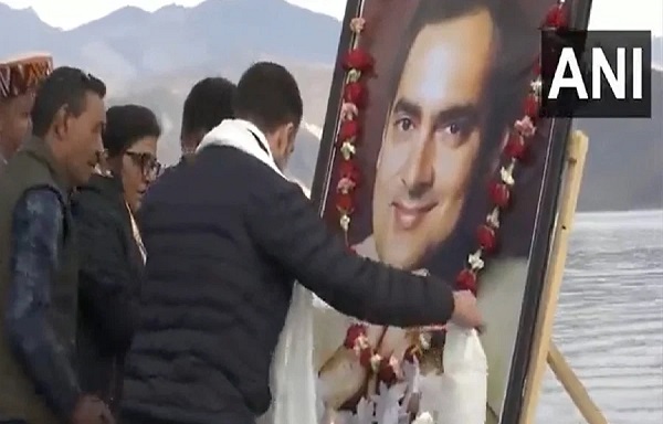 राजीव गांधी की 77वीं जयंती : राहुल गांधी ने भावुक ट्वीट के साथ अपने पिता को दी श्रद्धाजंलि