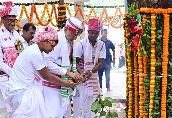 रांची विश्वविद्यालय में आयोजित ‘करम महोत्सव’ में भाग लेने पहुंचे राज्यपाल सीपी राधाकृष्णन