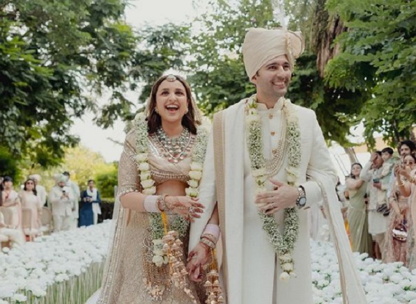 Parineeti-Raghav Wedding Pic : एक दूसरे के हुए राघव-परिणीति, देखें शादी की INSIDE PHOTOS !