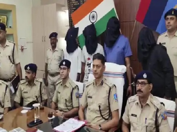 धनबाद पुलिस ने प्रिंस खान के लिए काम करने वाले चार अपराधियों को किया गिरफ्तार, कई हथियार बरामद