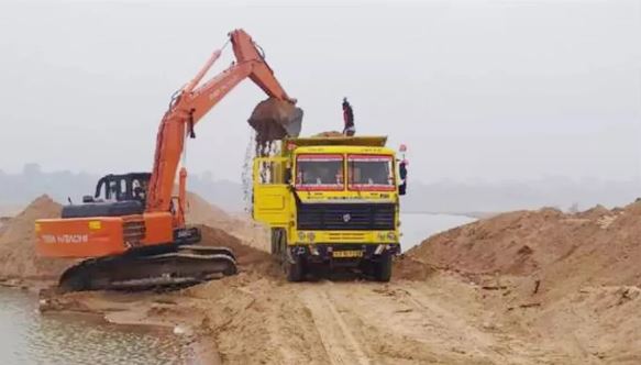 झारखंड में बालू की बढ़ती कीमतों से जनता परेशान, सरकार कब निकालेगी समाधान ?